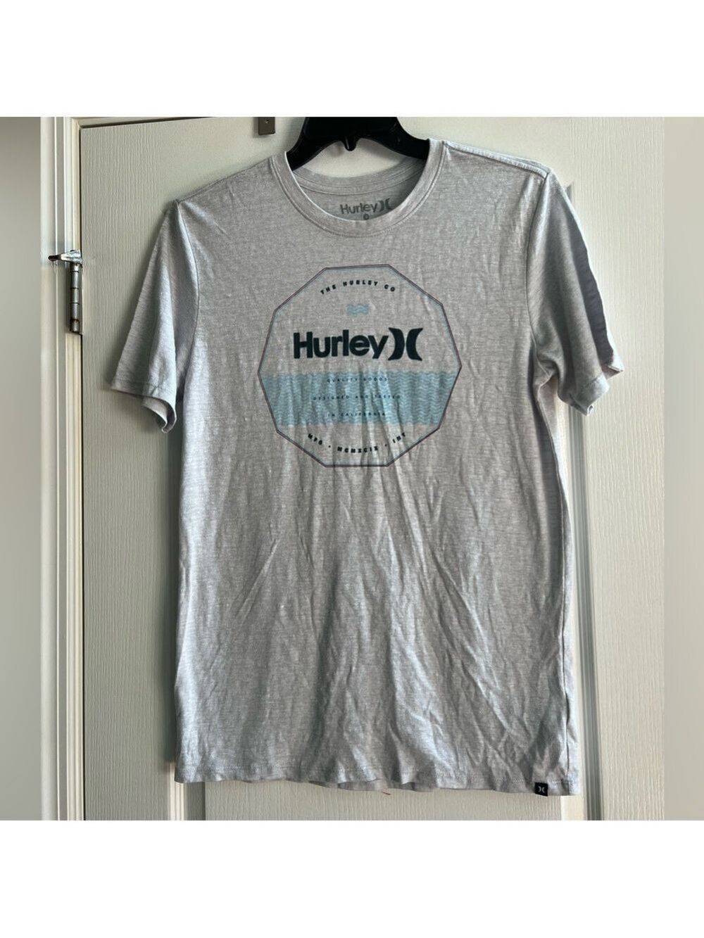 Men’s Hurley Shirt sleeve Logo shirt.  Light gray.  Size small
